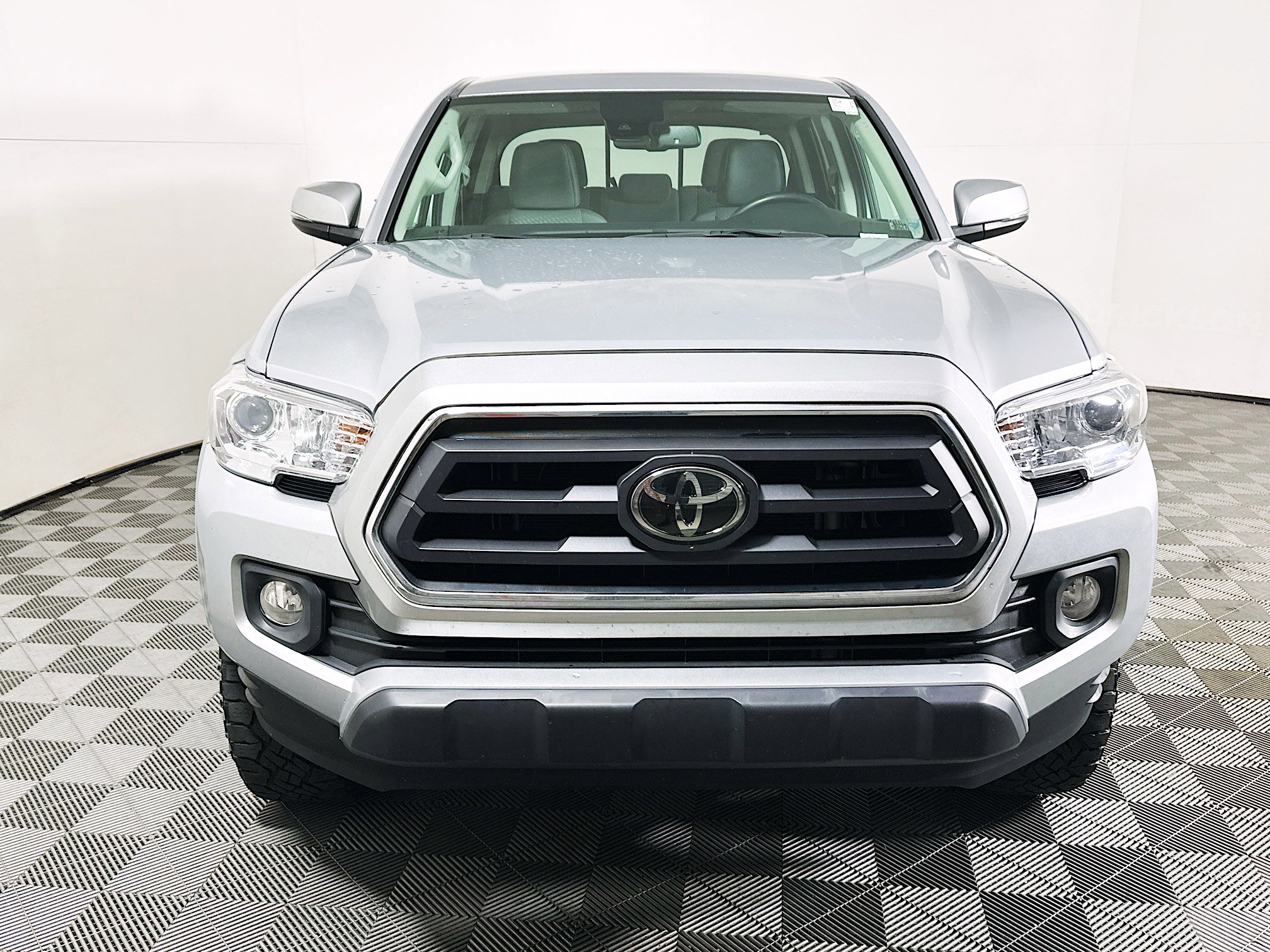 Used 2022 Toyota Tacoma SR5 w/ Technology Package AWD/4WD image 8