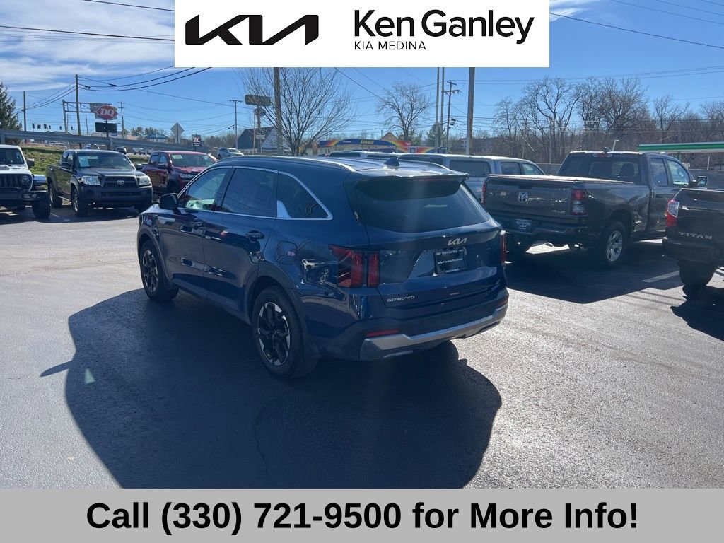Certified 2025 Kia Sorento S FWD image 15