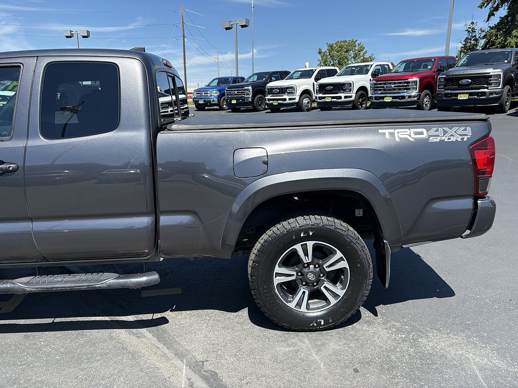 Used 2019 Toyota Tacoma TRD Sport AWD/4WD image 14