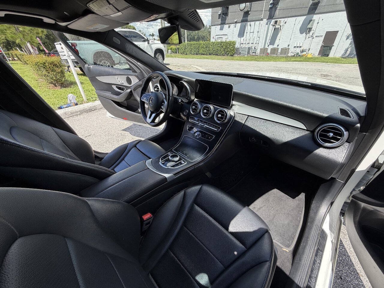 Used 2019 Mercedes-Benz C 300 Sedan image 12