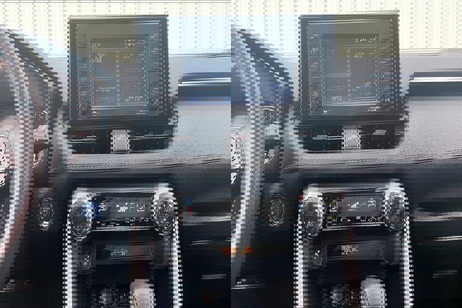 Used 2020 Toyota RAV4 XLE image 38