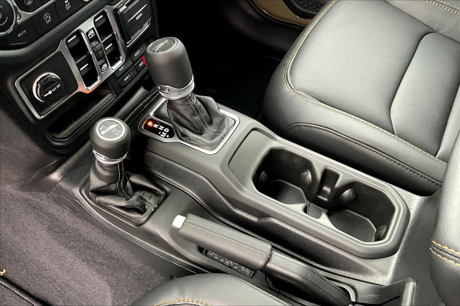 New 2025 Jeep Gladiator Sport AWD/4WD image 9