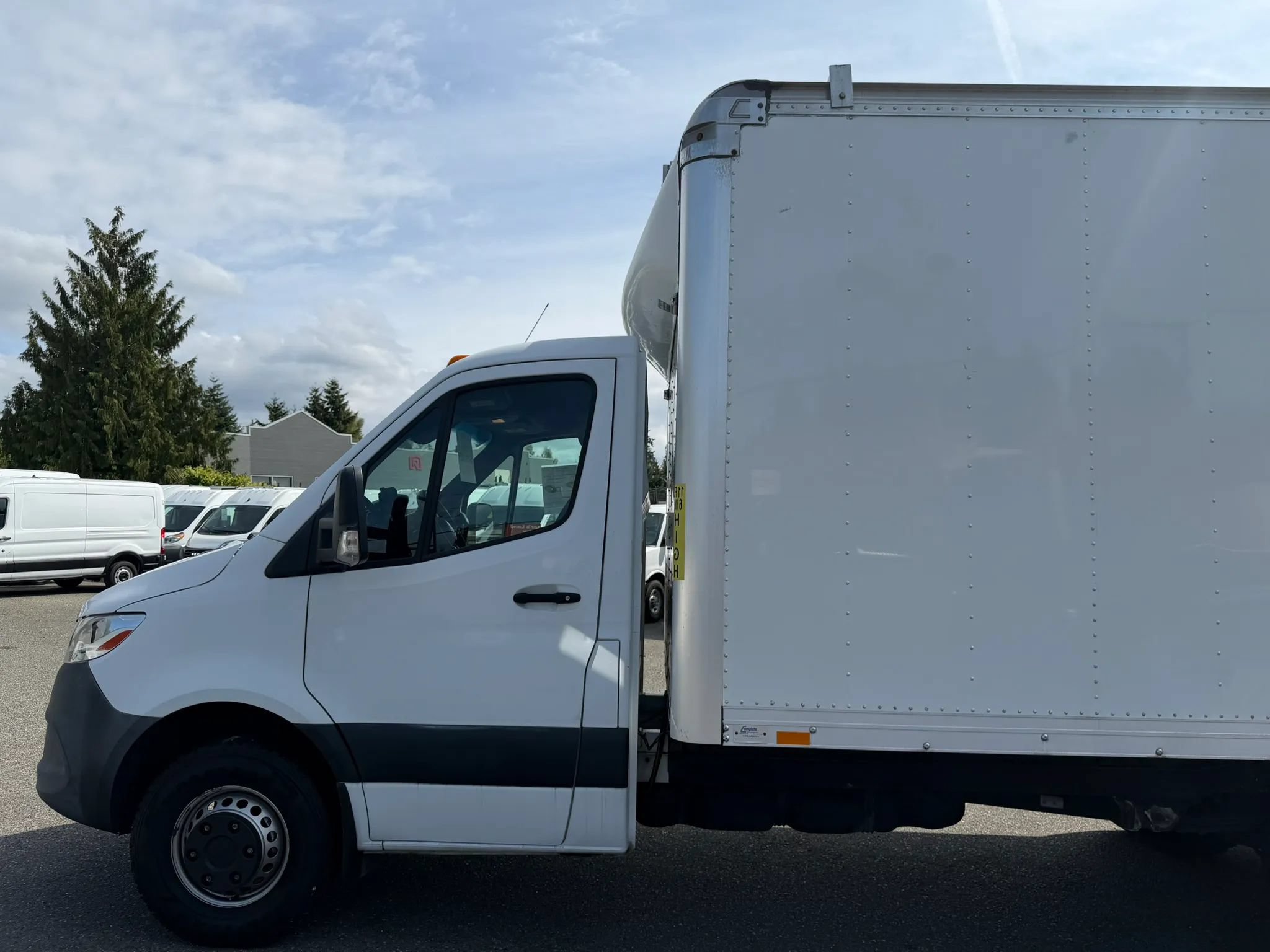 Used 2019 Freightliner Sprinter 3500 w/ Premium Package RWD image 10