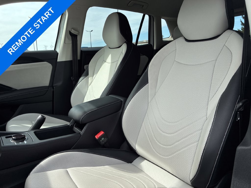 Used 2025 Volkswagen Tiguan SE AWD/4WD image 11