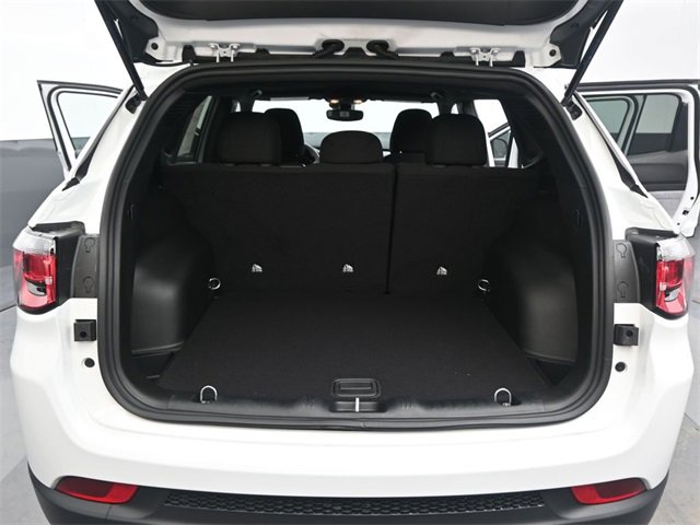 Used 2025 Jeep Compass Sport image 18