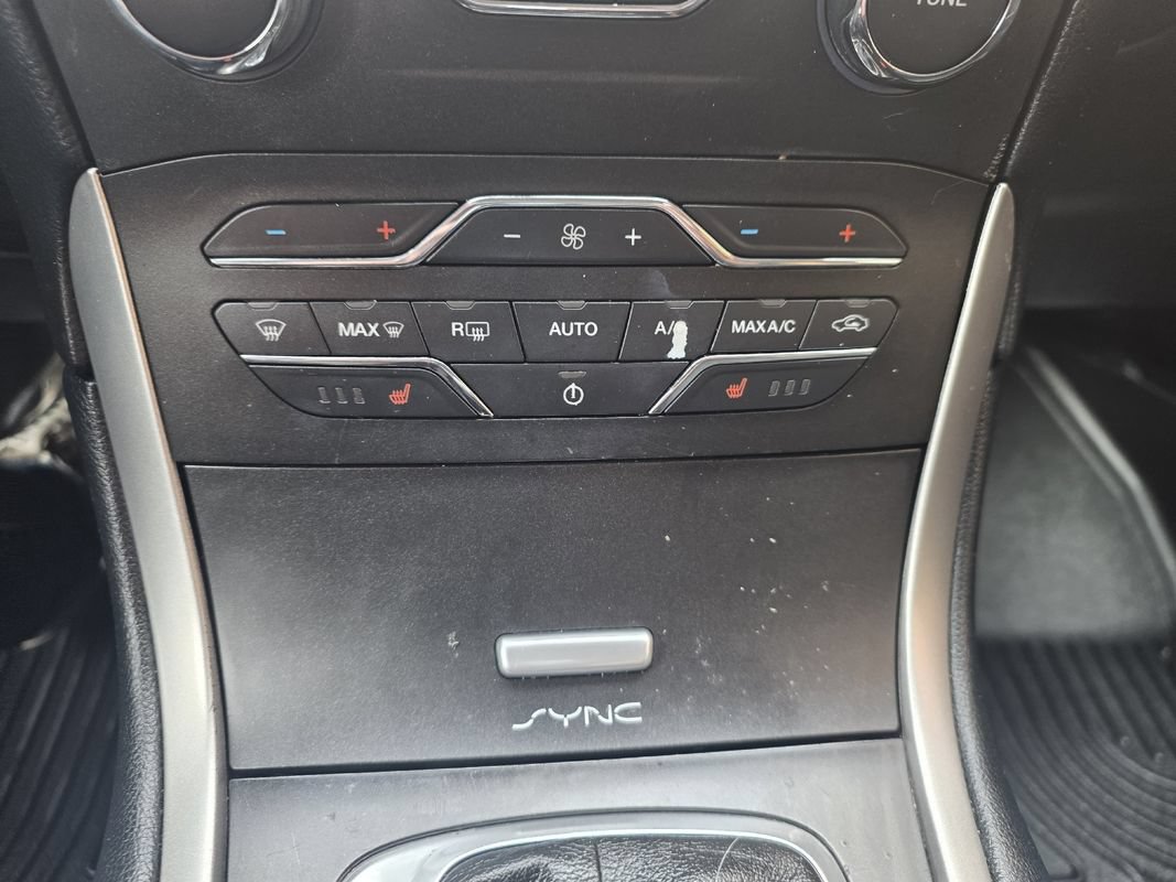 Used 2015 Ford Edge SEL w/ Equipment Group 201A FWD image 30