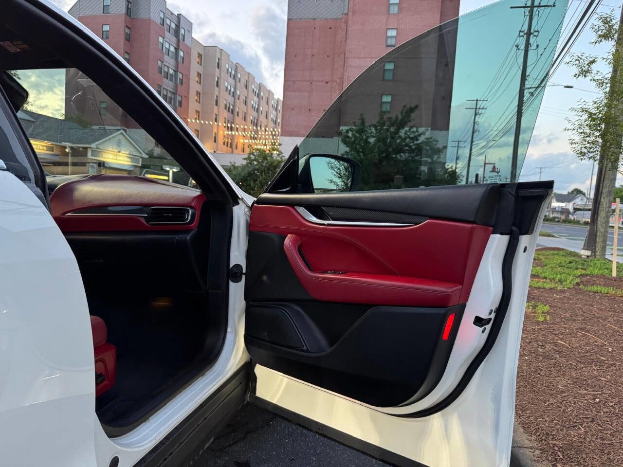 Used 2018 Maserati Levante image 43