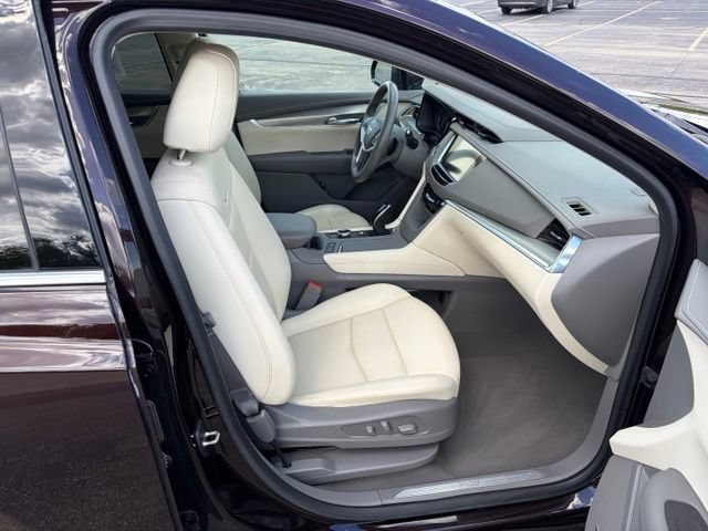 Used 2020 Cadillac XT5 Premium Luxury w/ LPO, Floor Liner Package AWD/4WD image 15