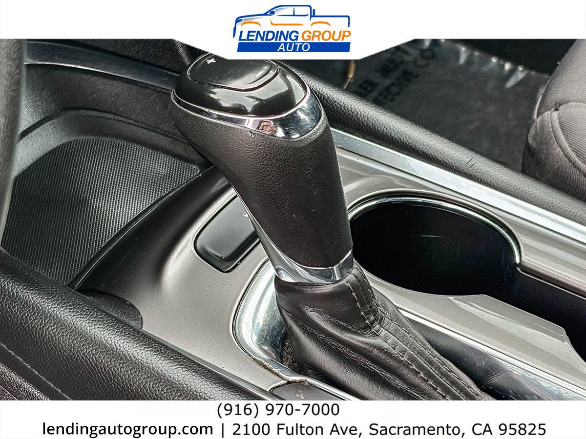 Used 2017 Chevrolet Malibu LT FWD image 18