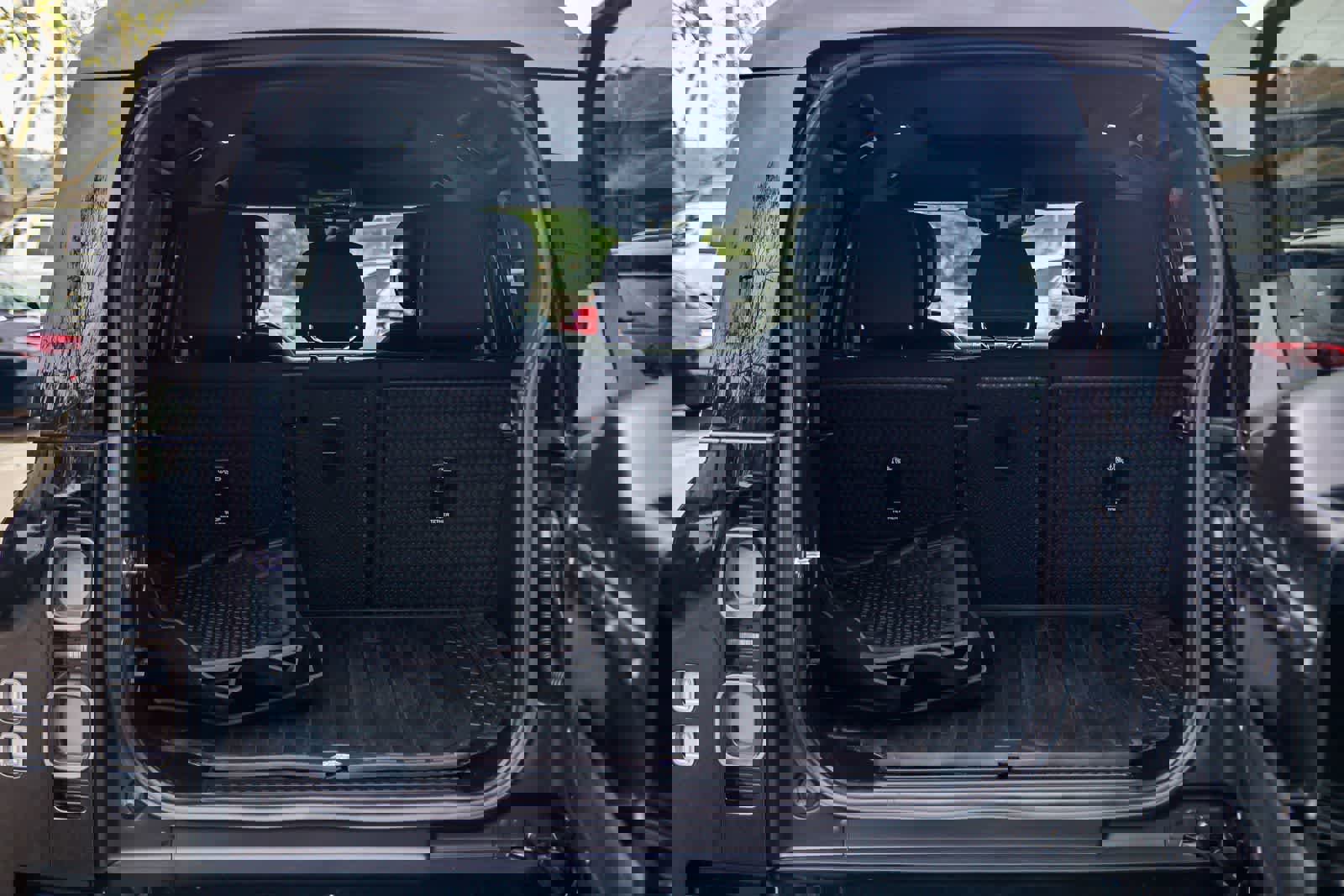 Used 2024 Land Rover Defender 110 X image 28