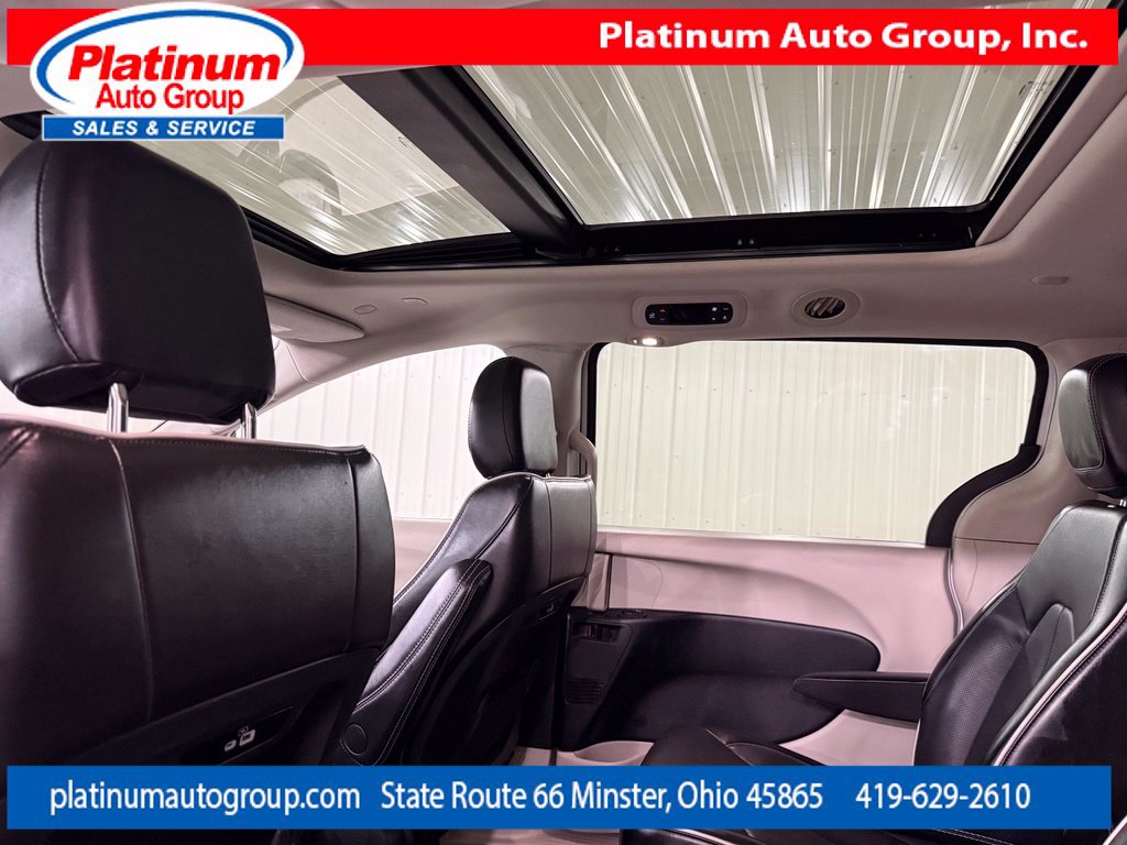 Used 2023 Chrysler Pacifica Limited FWD image 28