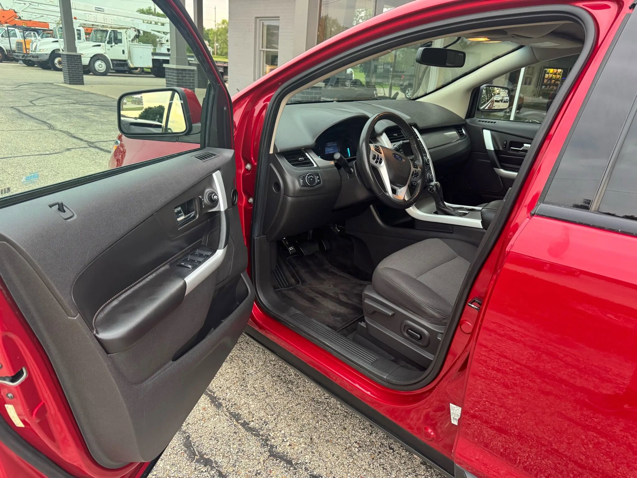 Used 2011 Ford Edge SEL image 9