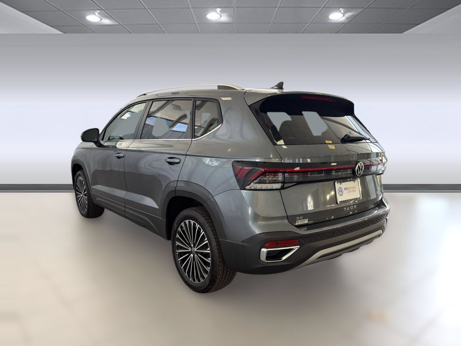 New 2026 Volkswagen Taos SE FWD image 3