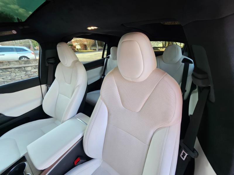 Used 2022 Tesla Model X image 39