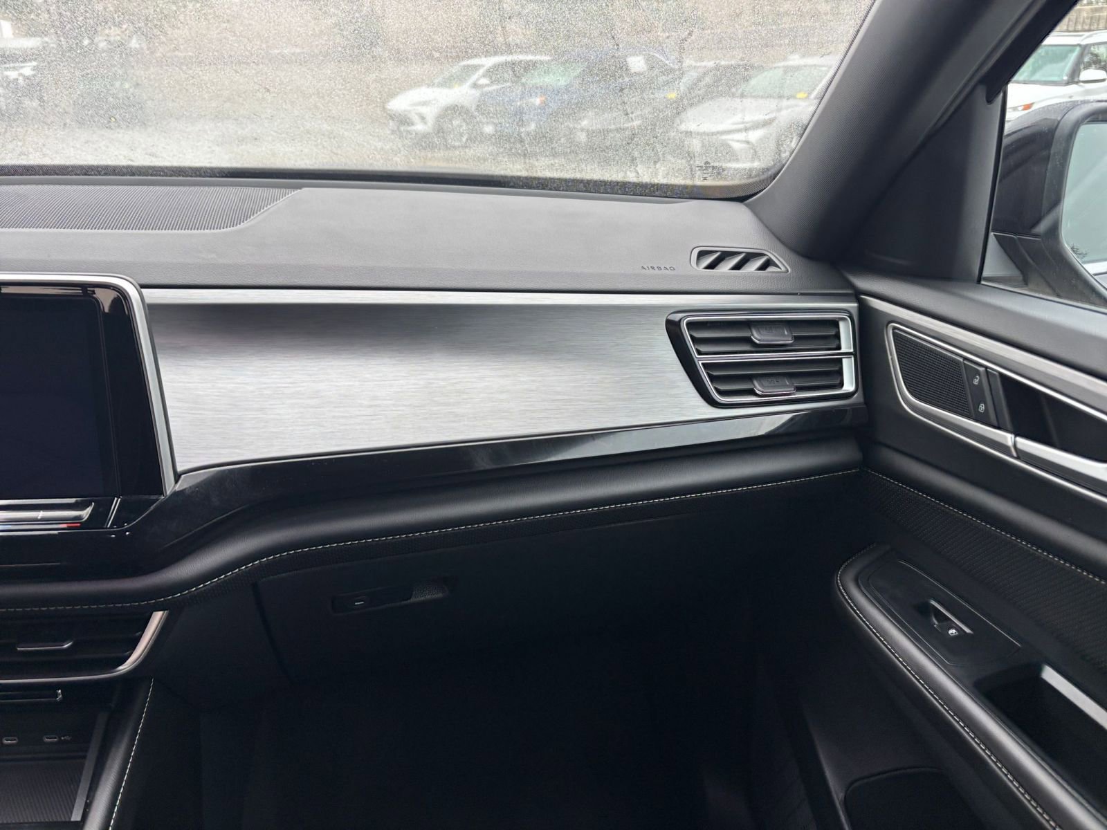 Used 2025 Volkswagen Atlas Cross Sport SE image 35