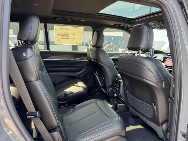 New 2027 Jeep Grand Cherokee L Limited w/ Limited Altitude Package AWD/4WD image 11