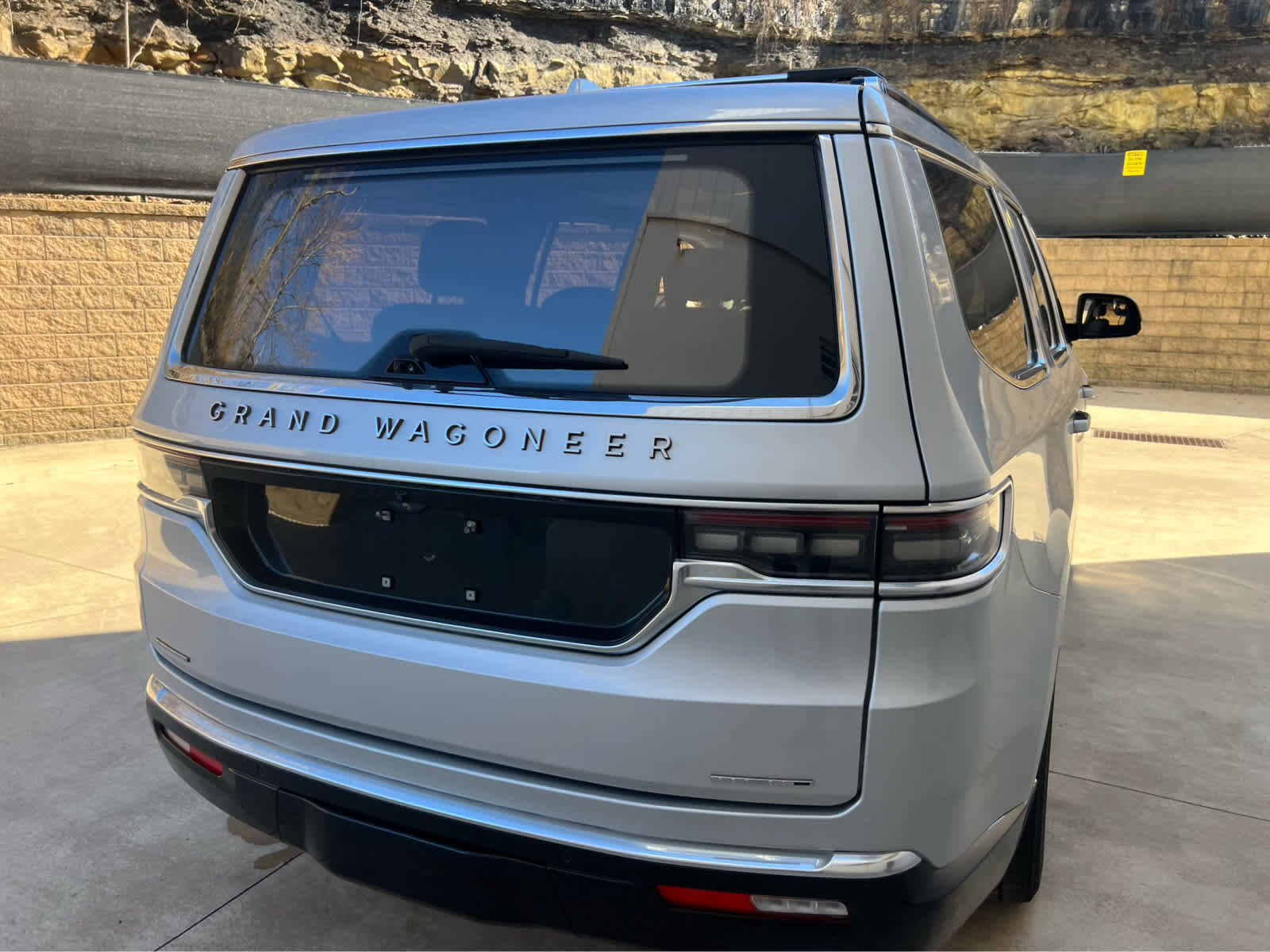 Used 2022 Jeep Grand Wagoneer Series III AWD/4WD image 4
