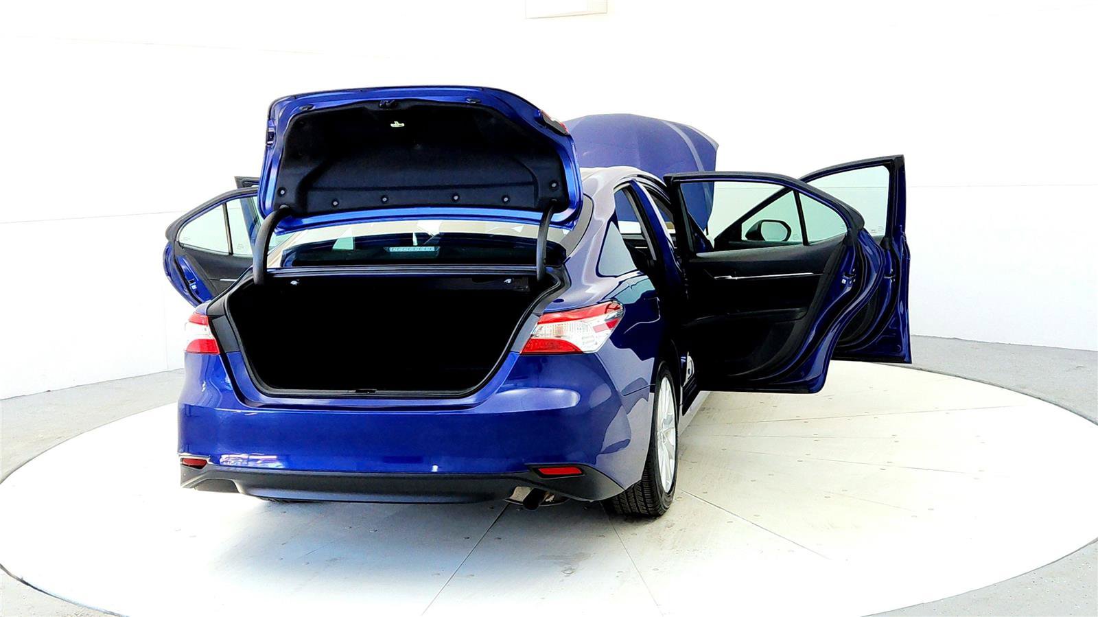 Certified 2018 Toyota Camry LE w/ Convenience Package image 11