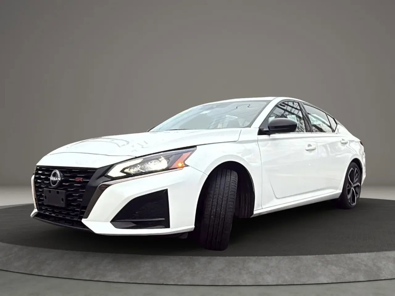 Used 2024 Nissan Altima 2.5 SR image 3