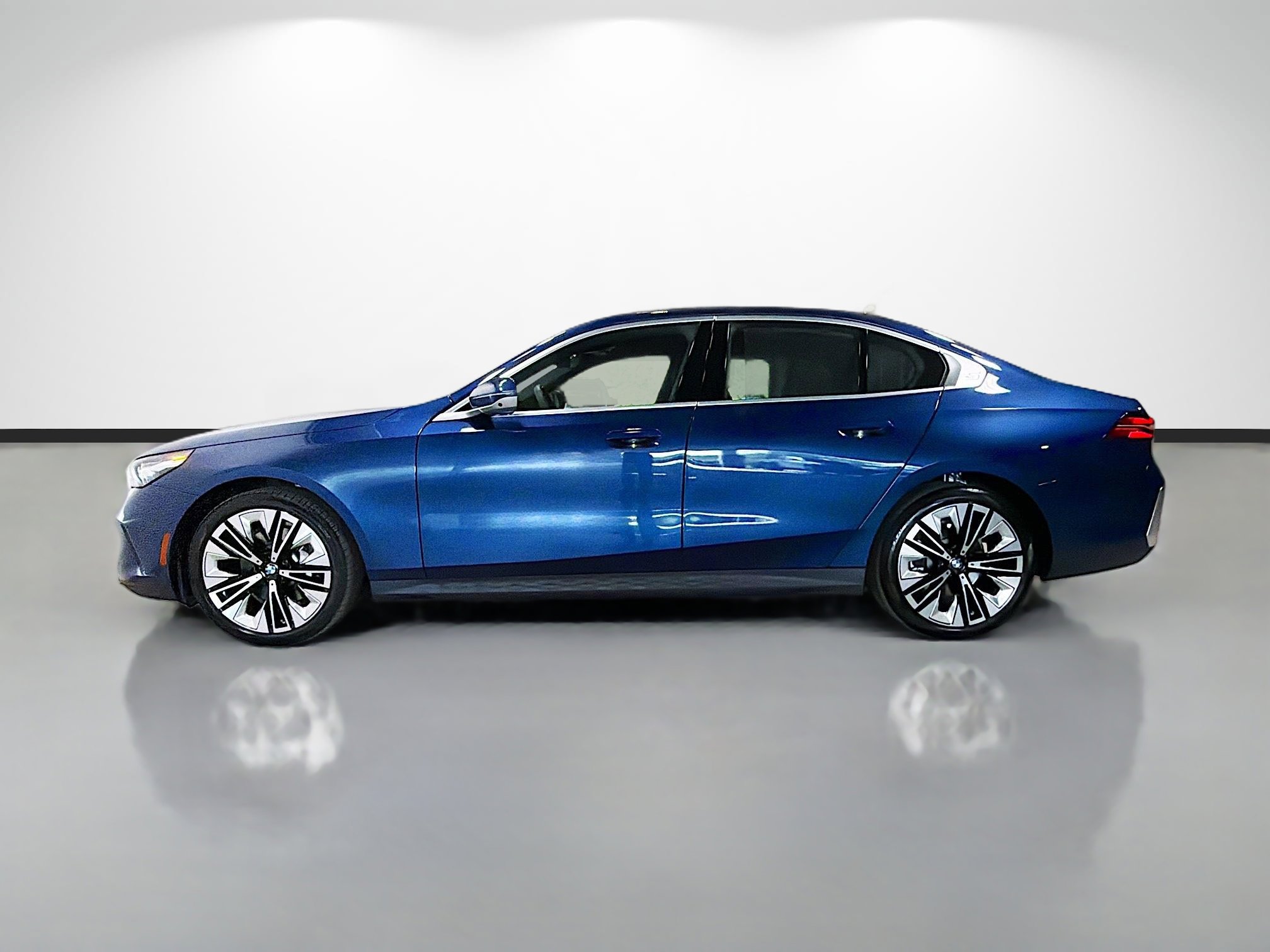 Used 2026 BMW 530i RWD image 6