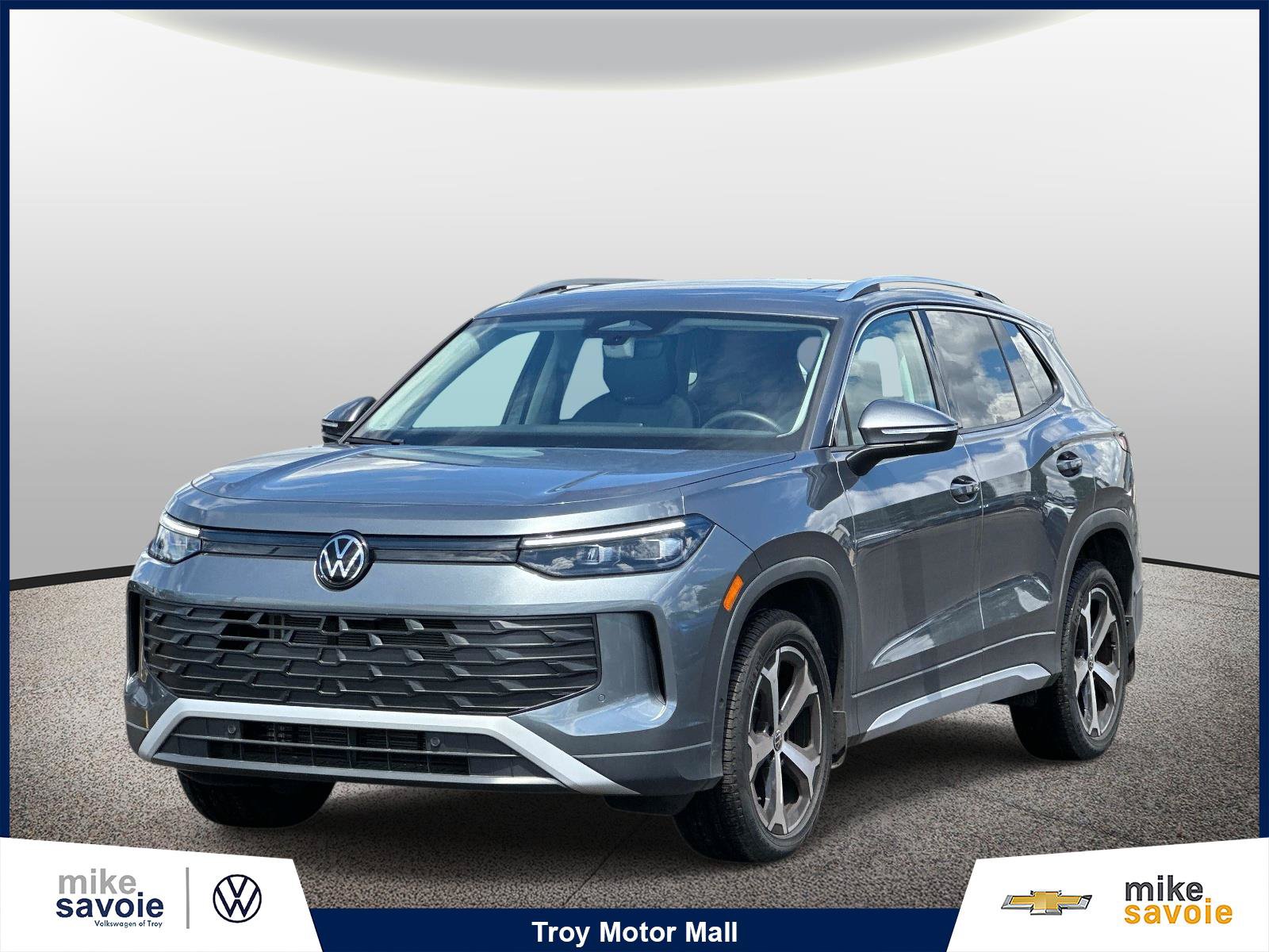 Used 2025 Volkswagen Tiguan SE w/ Panoramic Sunroof Package