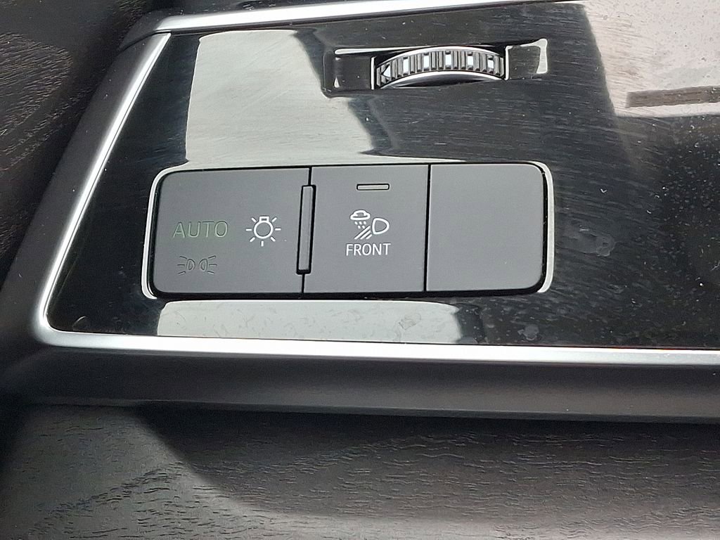 Certified 2023 Audi Q8 Premium image 24