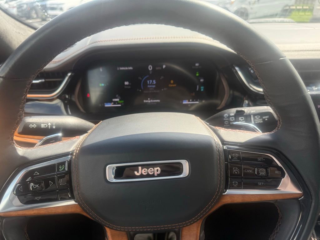 Used 2022 Jeep Grand Cherokee Summit AWD/4WD image 21