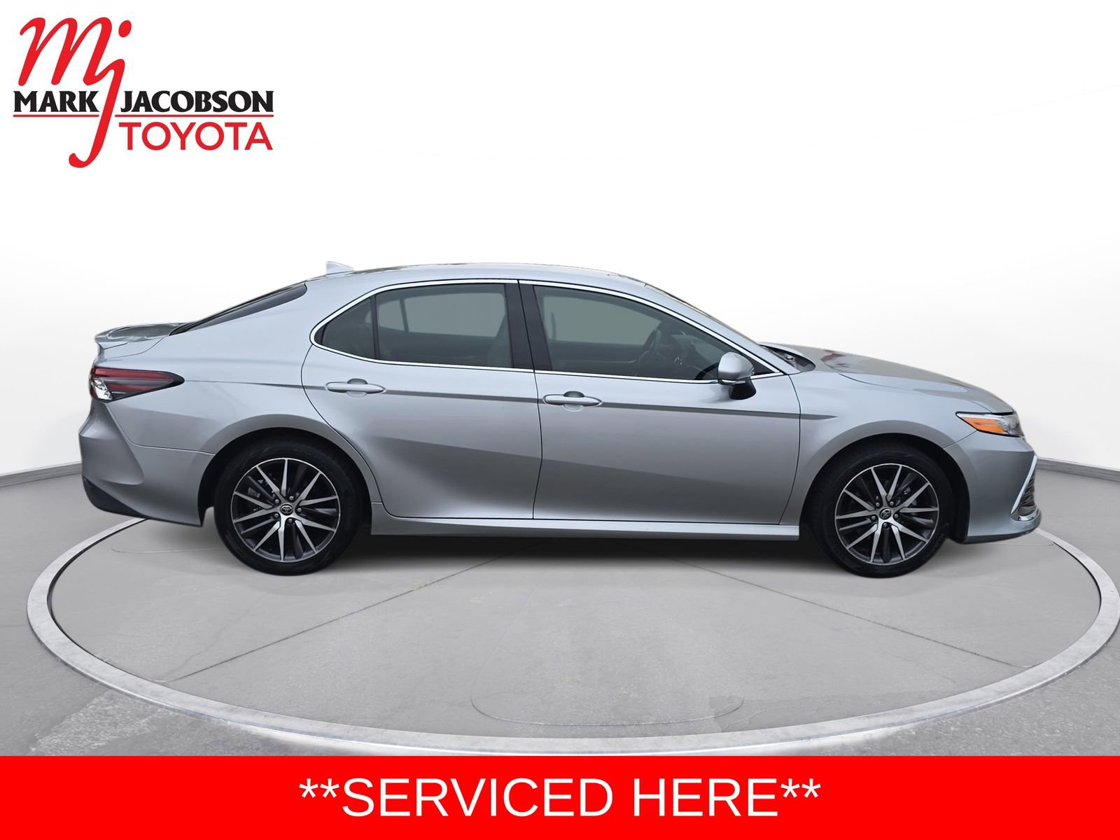 Used 2022 Toyota Camry XLE image 6