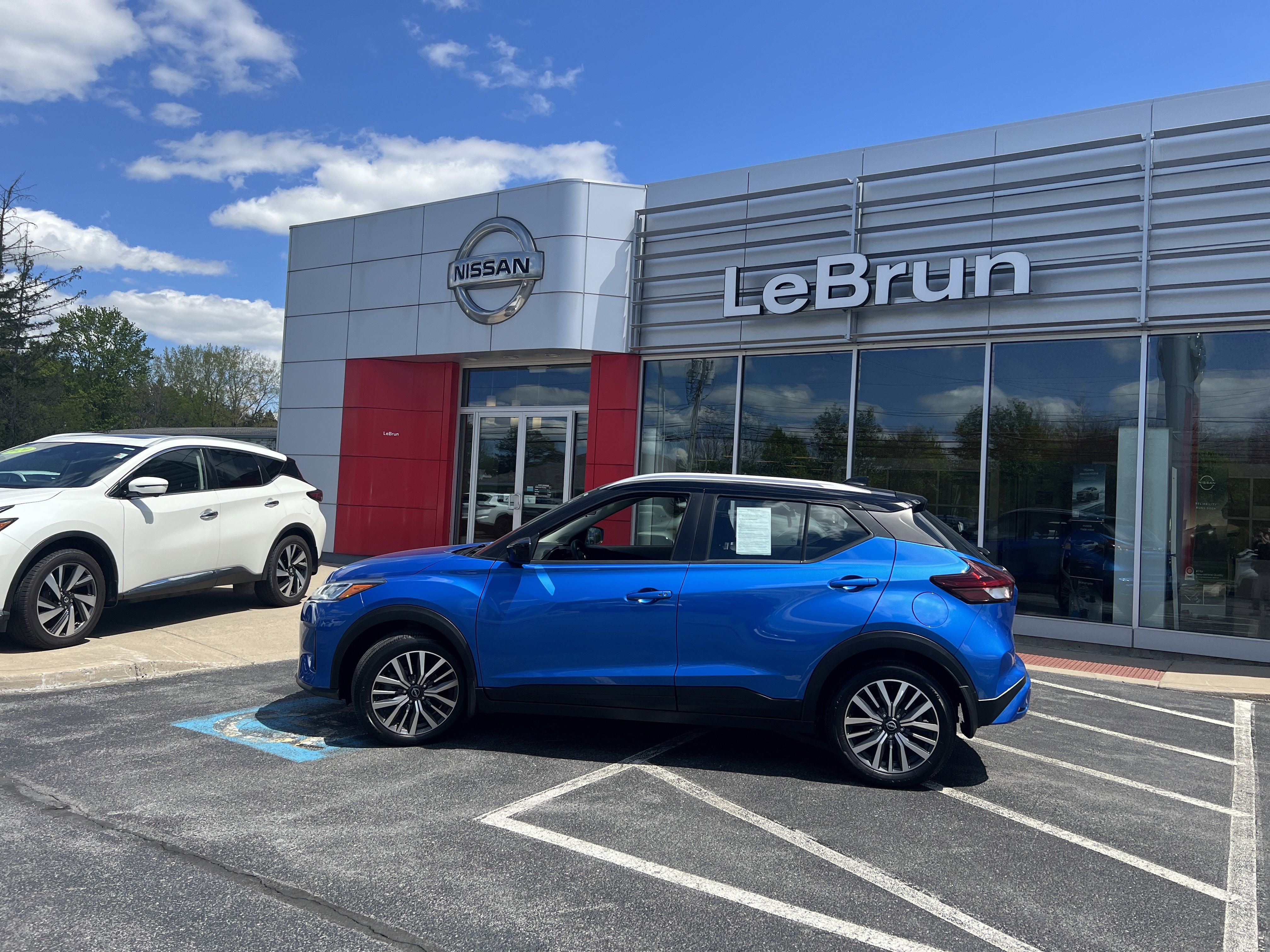 Used 2023 Nissan Kicks SV FWD image 2