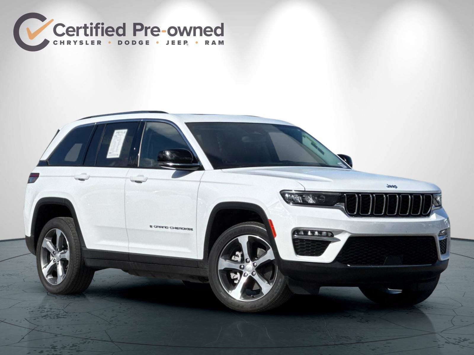 Used 2022 Jeep Grand Cherokee Limited 4xe image 2