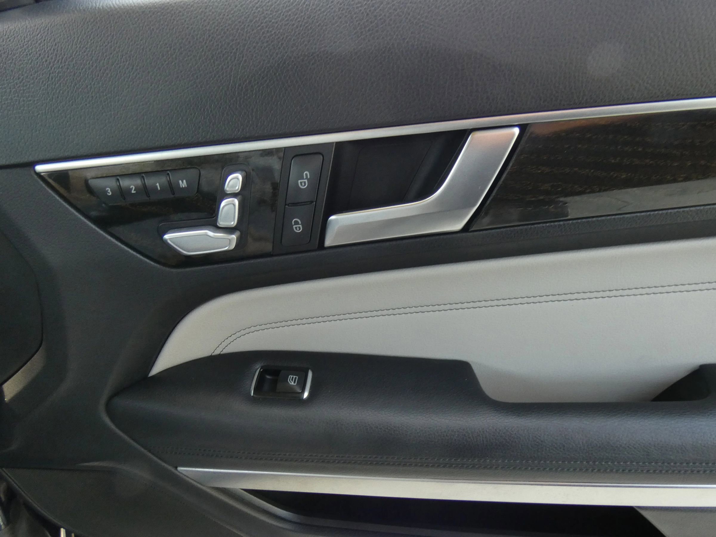 Used 2014 Mercedes-Benz E 350 Cabriolet w/ Premium 1 Package image 35