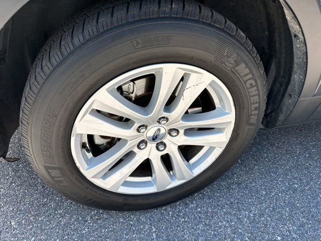 Used 2019 Ford Explorer XLT w/ Equipment Group 202A AWD/4WD image 18