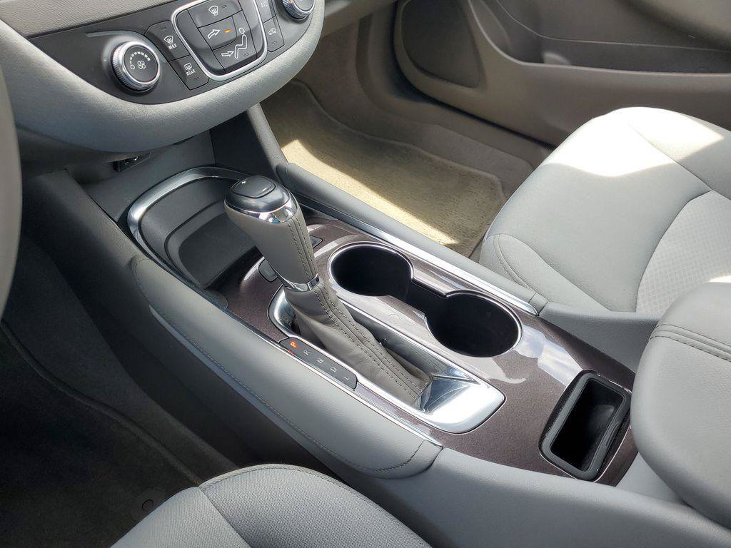 Used 2018 Chevrolet Malibu LT FWD image 19