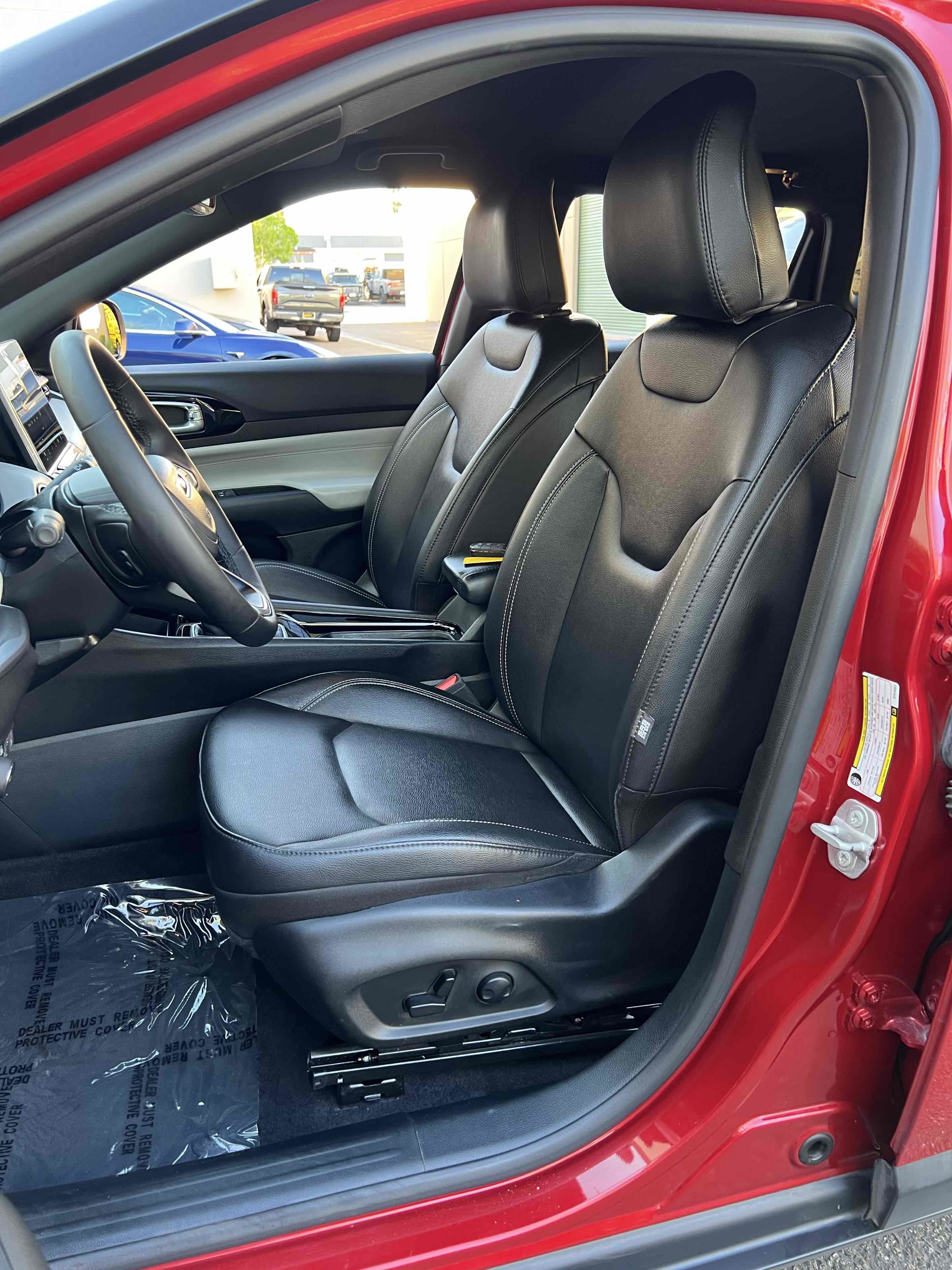 Used 2025 Jeep Compass Limited image 29