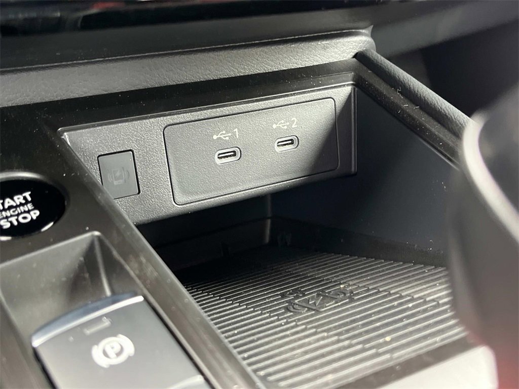 New 2025 Nissan Kicks SR image 28