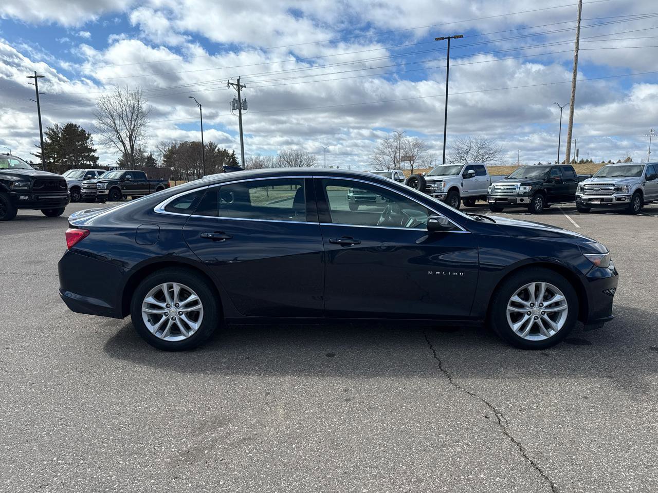 Used 2017 Chevrolet Malibu LT image 6