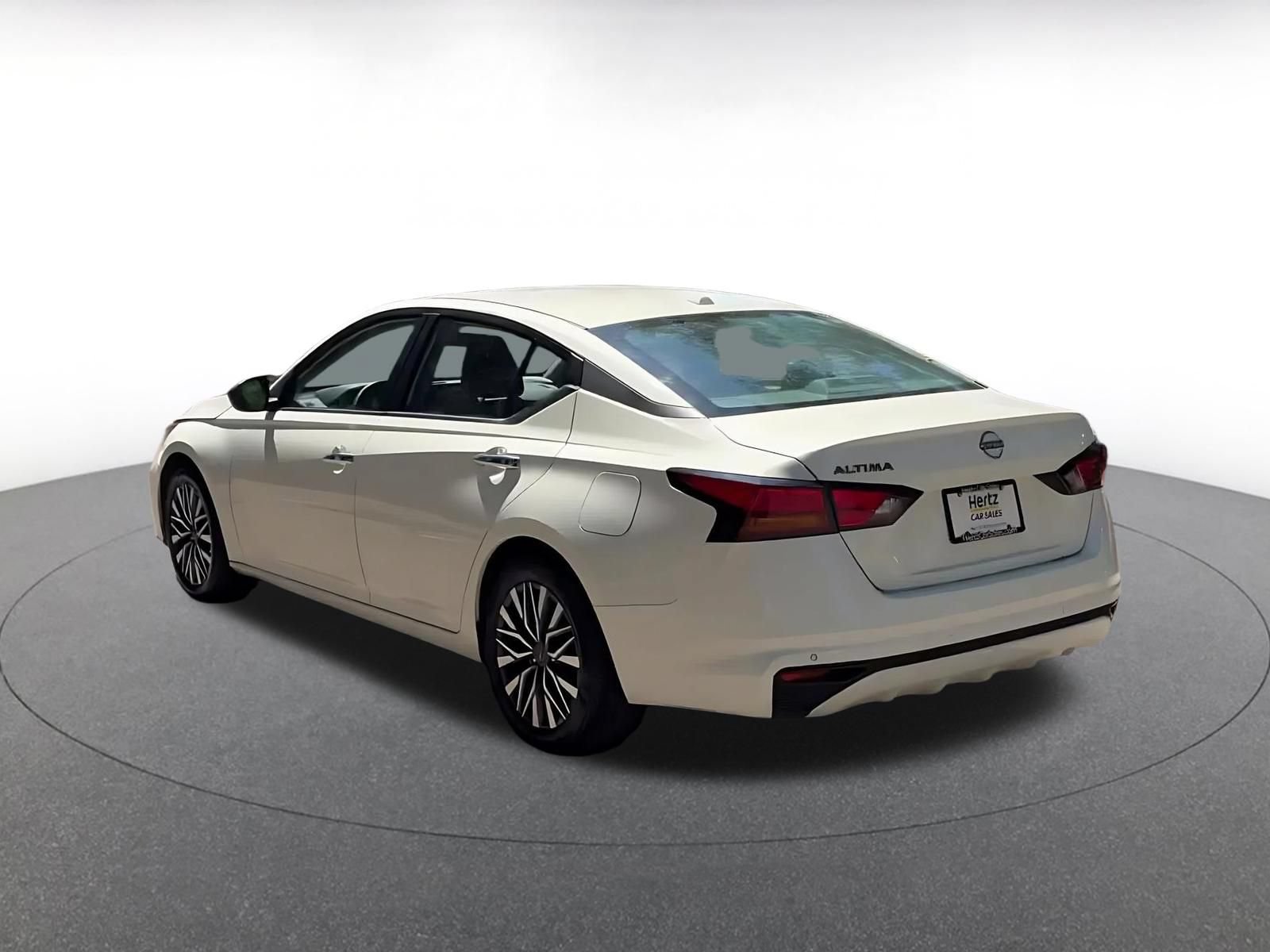 Used 2025 Nissan Altima 2.5 SV FWD image 9