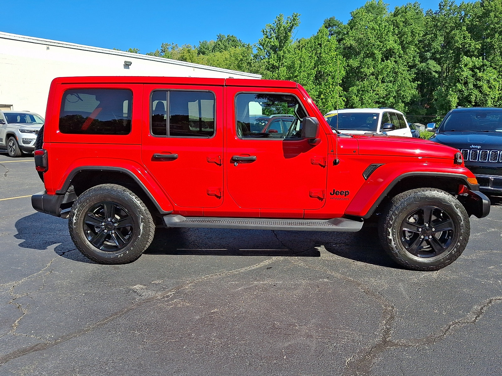 Certified 2022 Jeep Wrangler Unlimited Sahara AWD/4WD image 7
