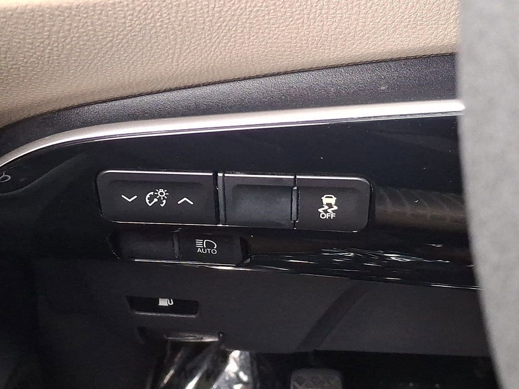 Used 2018 Toyota Prius One image 26