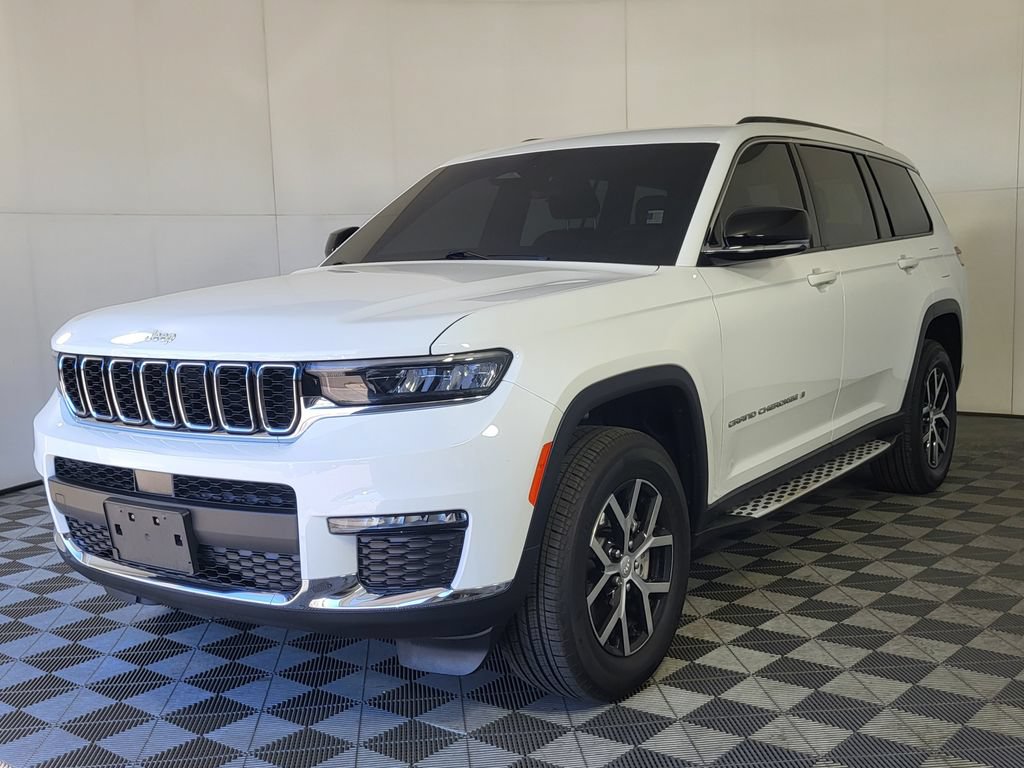 Used 2025 Jeep Grand Cherokee L Limited w/ Trailer Tow Package AWD/4WD image 3