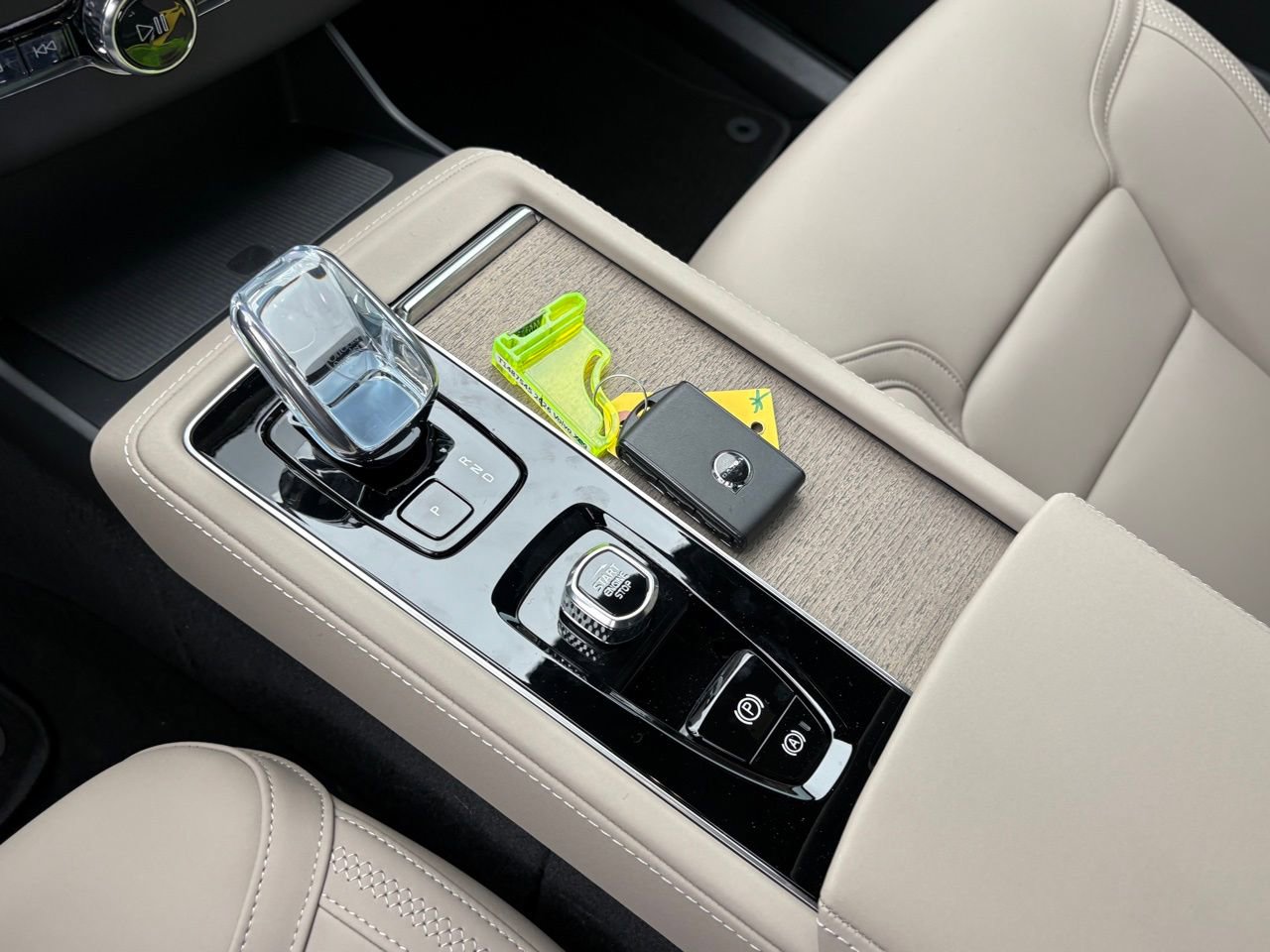 New 2026 Volvo XC90 B6 Core w/ Protection Package Premier image 15