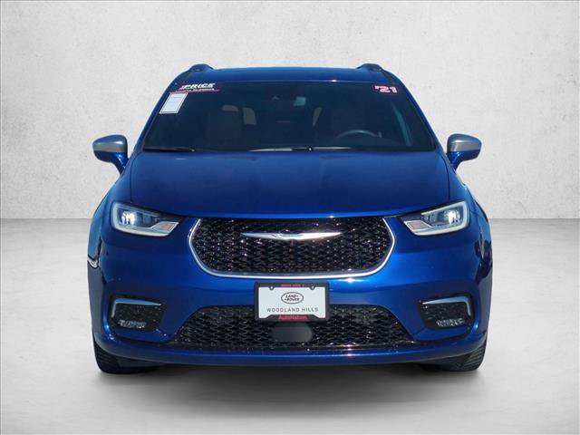 Used 2021 Chrysler Pacifica Pinnacle FWD image 2