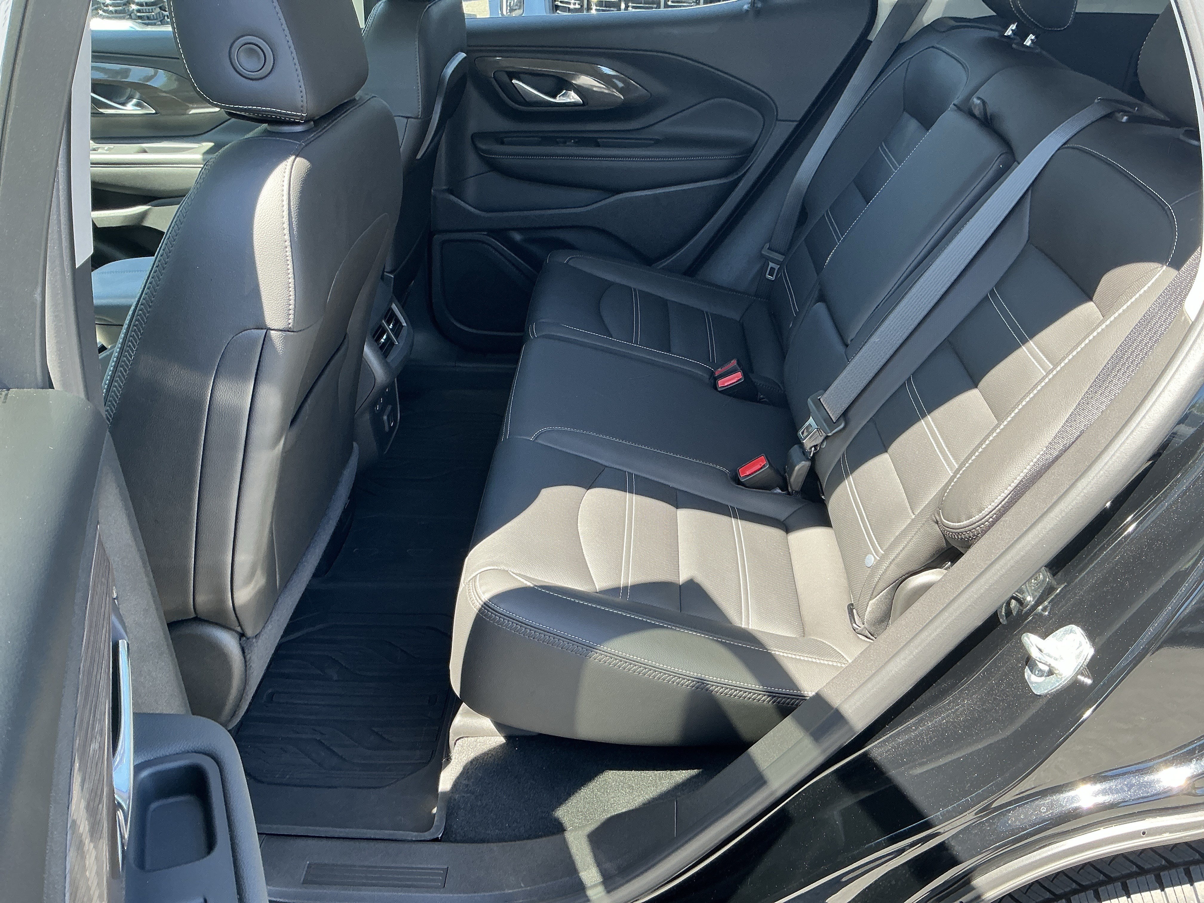 Used 2023 GMC Terrain Denali w/ Black Diamond Edition AWD/4WD image 10