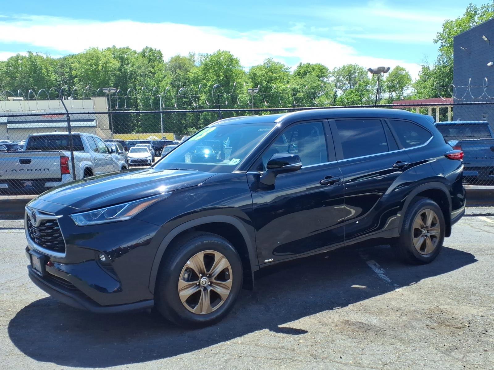 Used 2023 Toyota Highlander Bronze Edition AWD/4WD image 3