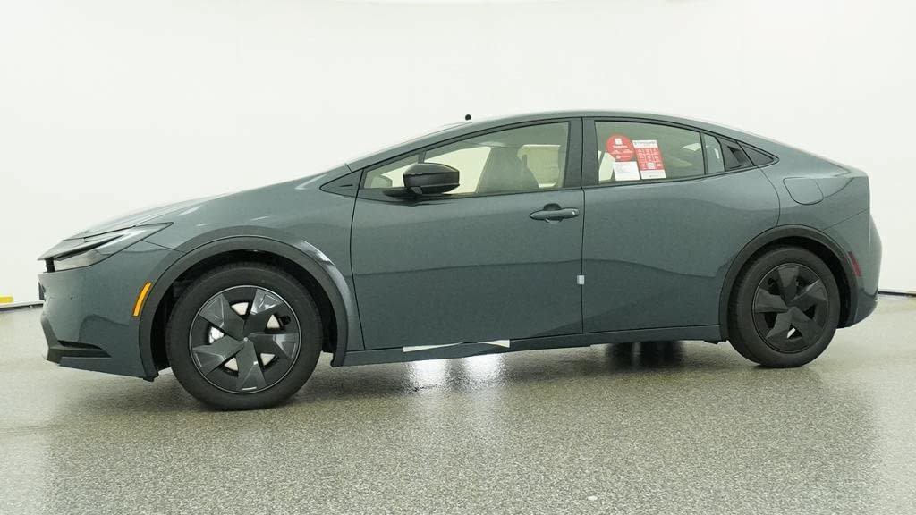 New 2027 Toyota Prius Plug-In Hybrid FWD image 18