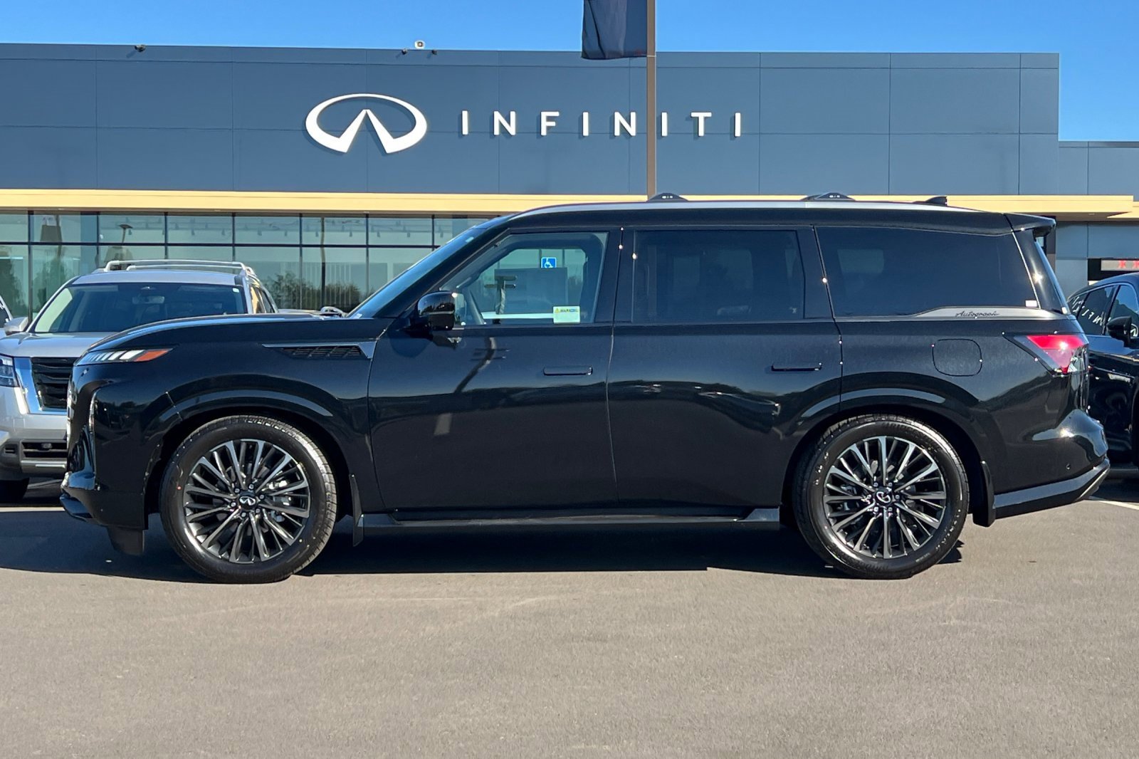 New 2026 INFINITI QX80 Autograph w/ Autograph Exterior Package image 2