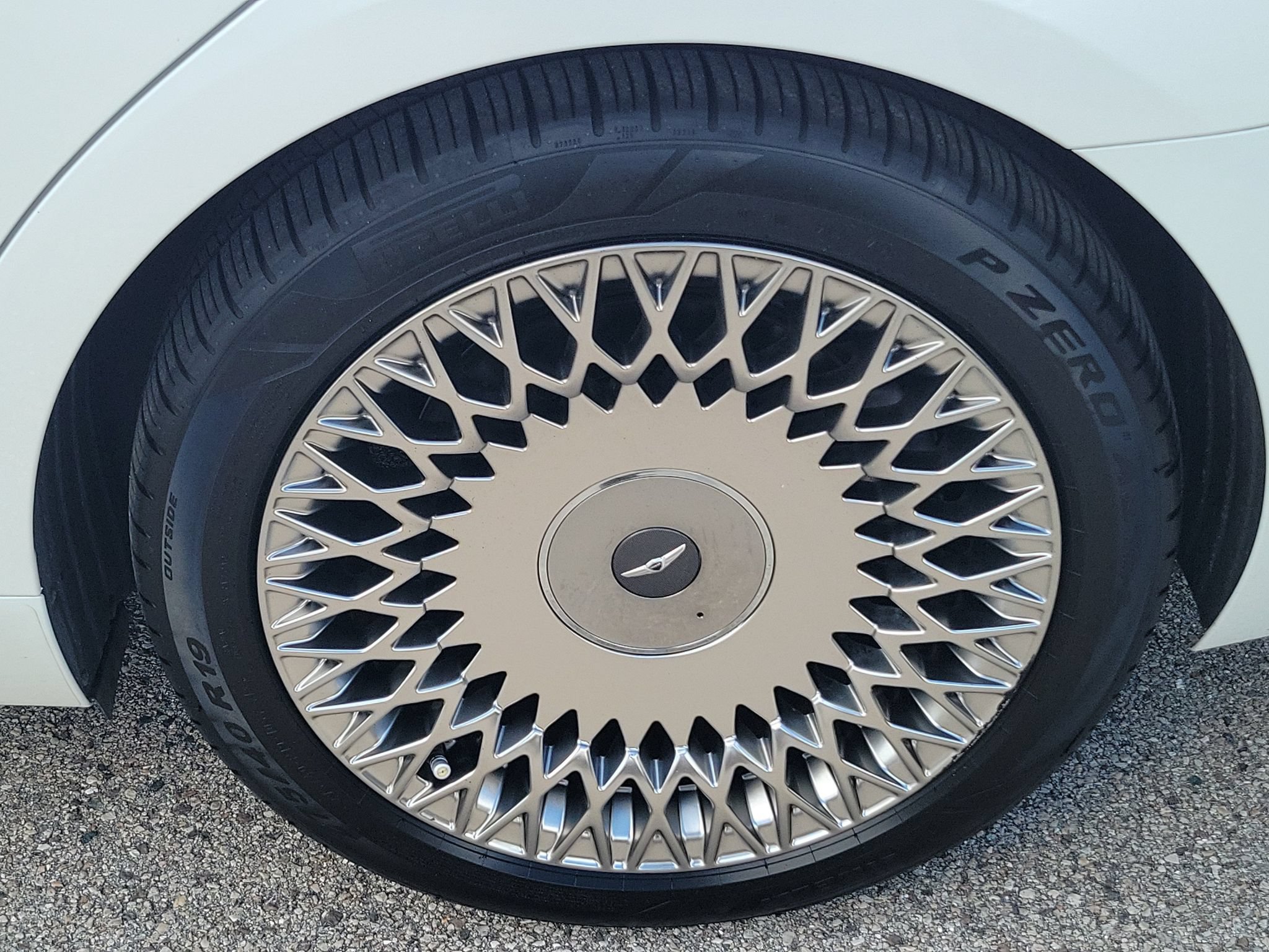 Used 2020 Genesis G90 3.3T Premium RWD image 8