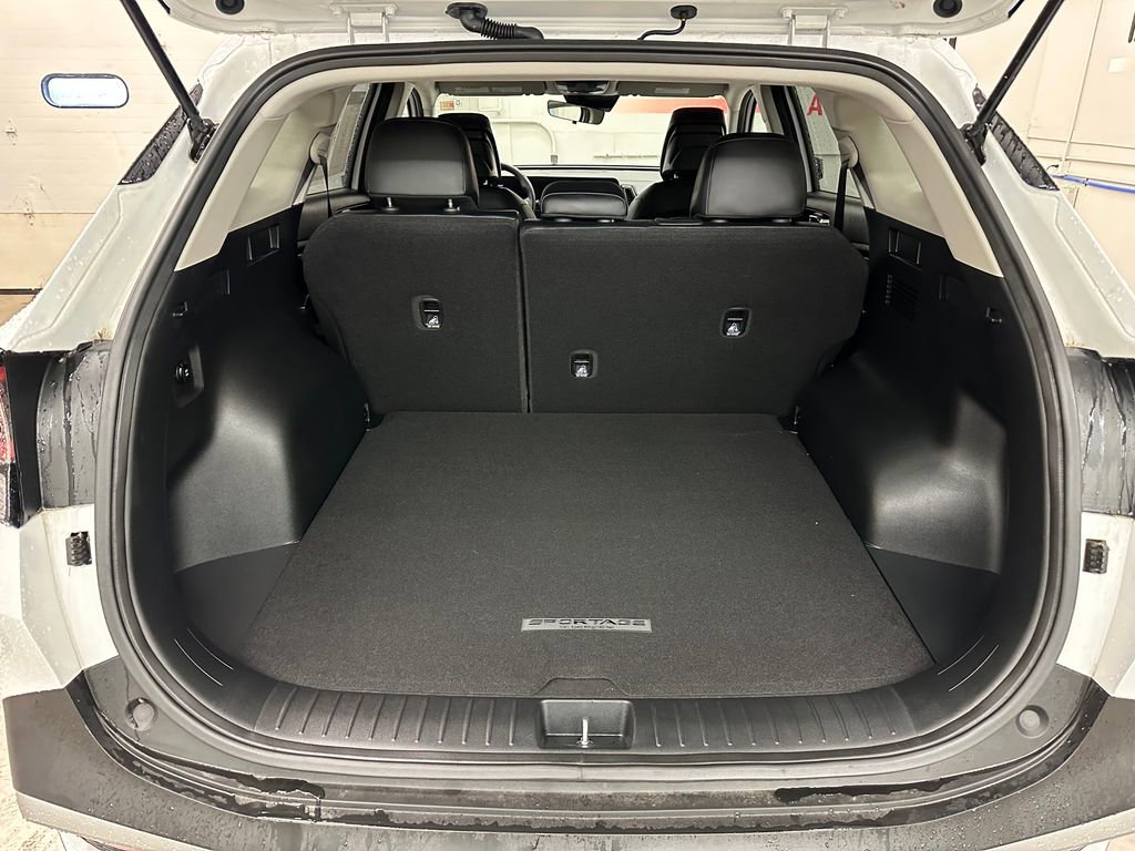 Used 2025 Kia Sportage EX image 19