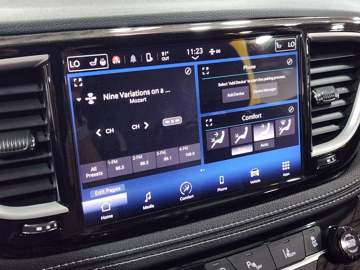 Used 2023 Chrysler Pacifica Touring-L FWD image 35