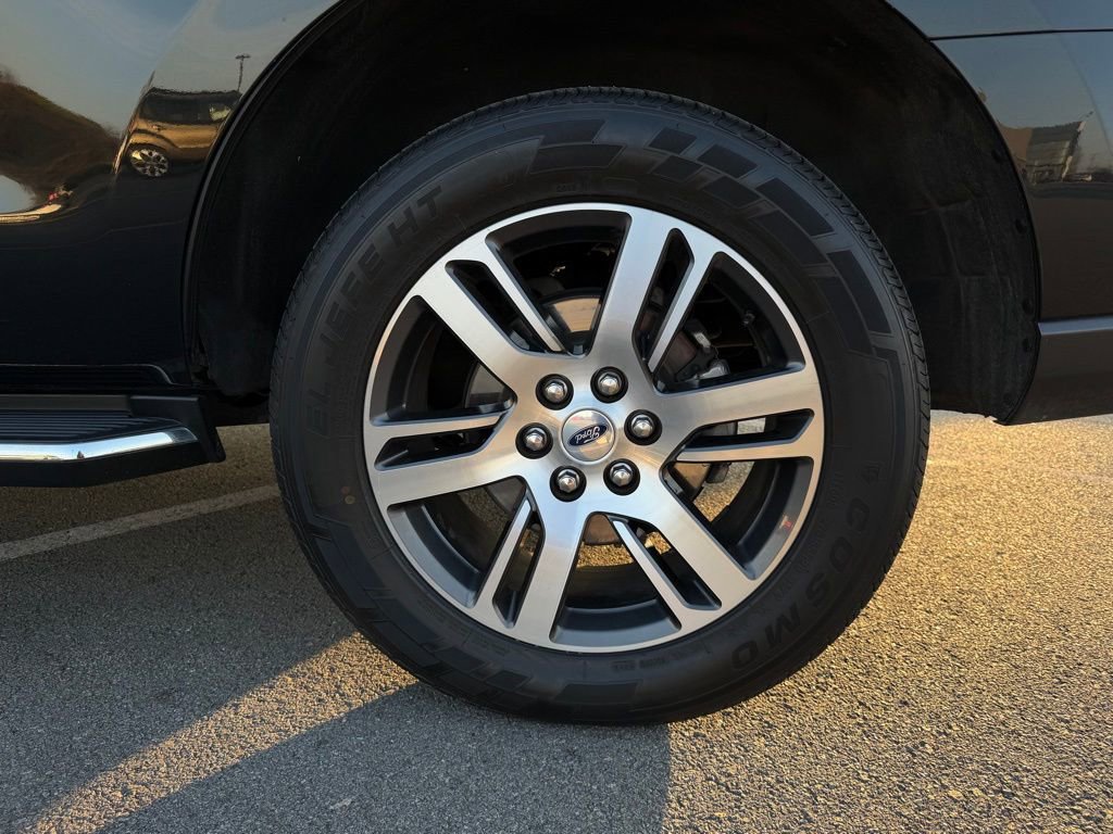 Used 2023 Ford Expedition Limited image 33